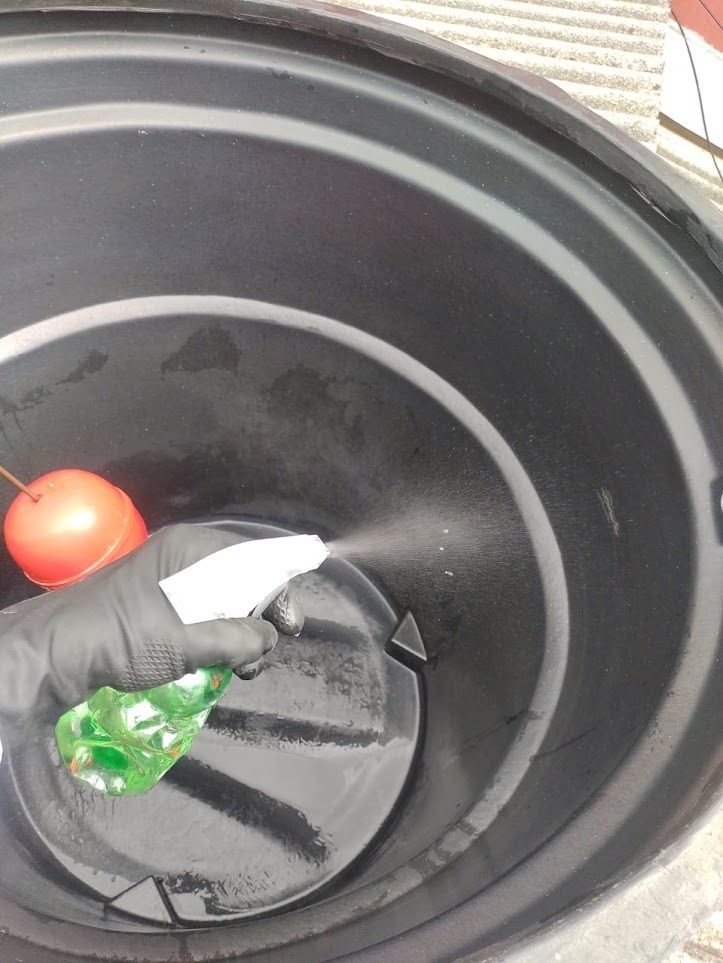 Desinfección de las paredes de un tanque de agua potable