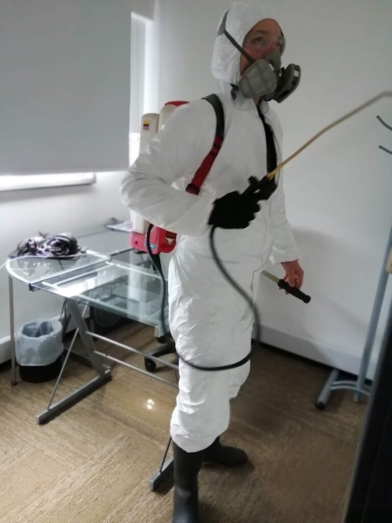 Fumigación de una oficina en Bogotá