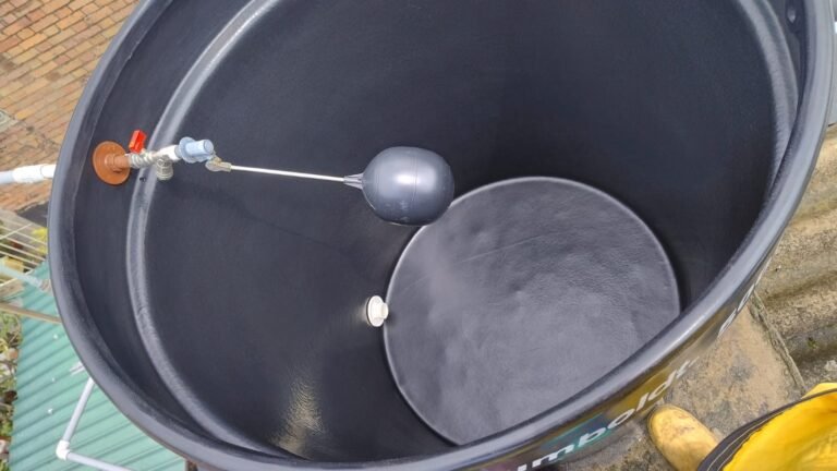 Tanque plástico lavado y desinfectado